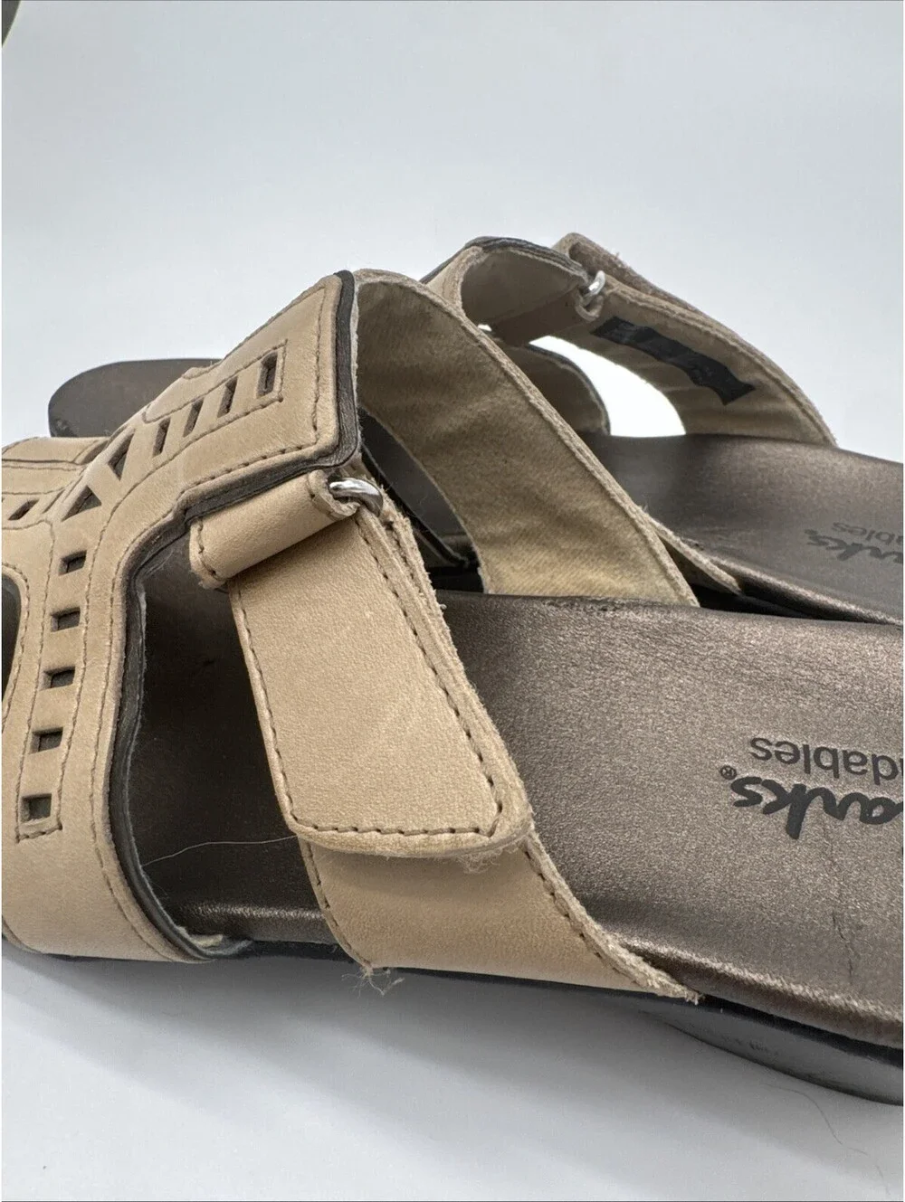 Clarks Bendables Women's Sandals Adjustable Strap, Leather, Beige, Size 7.5